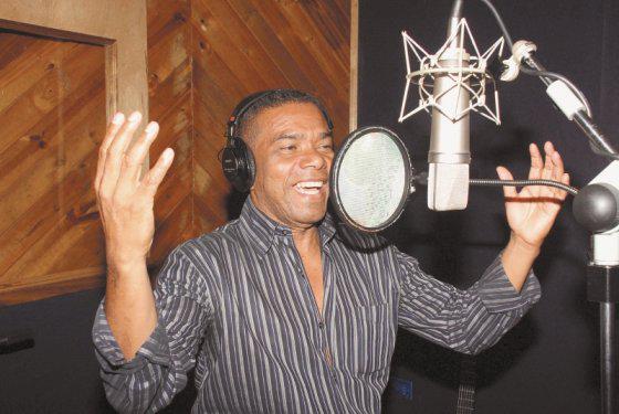 elespectador's tweet photo. Hablamos con el papá del fallecido cantante Kaleth Morales. http://t.co/wB0EEDUphL #KalethVive http://t.co/I0WL9Noim9