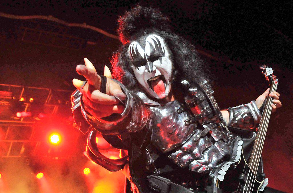 August 25
HAPPY BIRTHDAY to \\God of Thunder\\ Mr. Gene Simmons!!!            (^_^)    37             m(__)m 