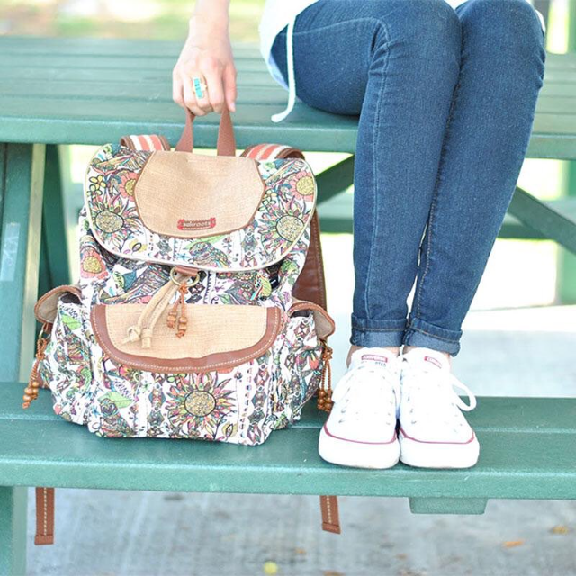 Sakroots's tweet photo. Neutrals for the school year #sakroots #colorfulart #SRinSession #backpack #spiritdesert #regram π·: @ashleighsutlive http://t.co/YhfbWeDD9p