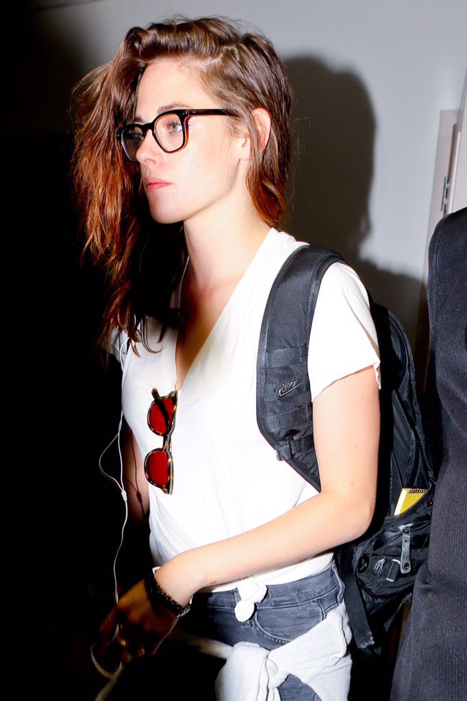 hollyjc13's tweet photo. ok but just a wee tweet abt how hot kristen stewart is x http://t.co/ukwuejrmgD