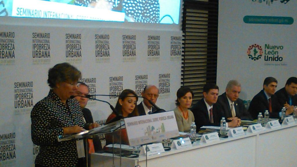 paula_hdz's tweet photo. La evolución de Oportunidades a #PROSPERA es un mecanismo innovador para romper la pobreza: Margaret Grosh http://t.co/1MEzdIJs27