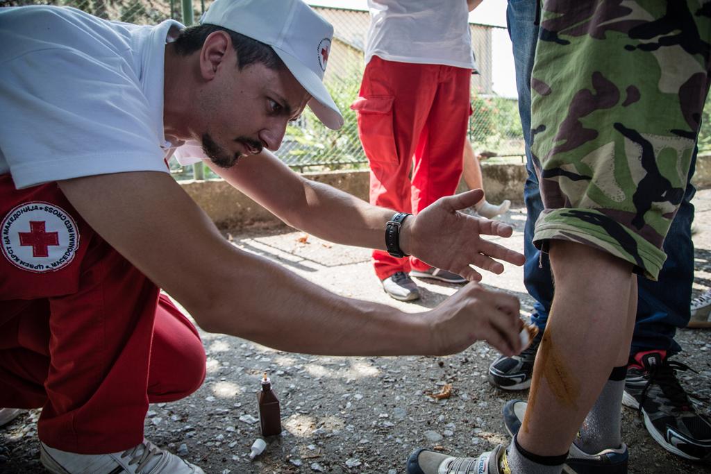 #FYRoM: today, #RedCross provided medical support to 162 people on the move in Tabanovce &amp; Gevgelija #ProtectHumanity