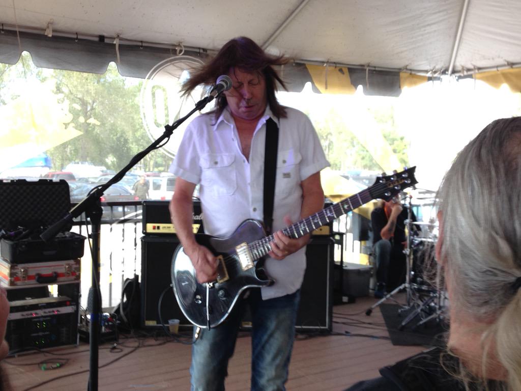 <a href="/PATTRAVERSBAND/">Pat Travers Band</a> <a href="/BrokenOar/">Broken Oar</a> 
#gettinbetter