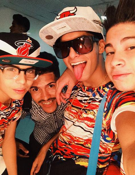 Roxianny_'s tweet photo. ¡ATENCIÓN! Fans reunión este domingo 06-09-15 a las 2pm en la VEREDA DEL LAGO (GRADAS). FANS CLUB SON BOYZ MARACAIBO😘 http://t.co/Uw8HOmODwK