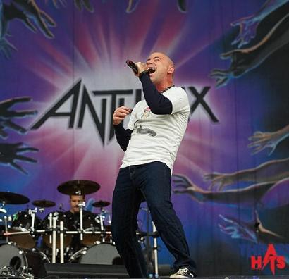 Wanna wish John Bush of and a very happy birthday today!! Cheers mate! 