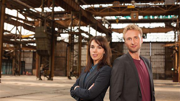 Je kunt de nieuwe Brandpunt-presentatoren volgen op Twitter: <a href="/henkvanderaa/">Henk van der Aa</a> en <a href="/liesbethstaats/">liesbeth staats</a>