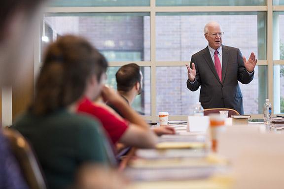 Former US Sen @saxbychambliss begins semester of political, legal insights as Sanders Scholar law.uga.edu/news/46249
