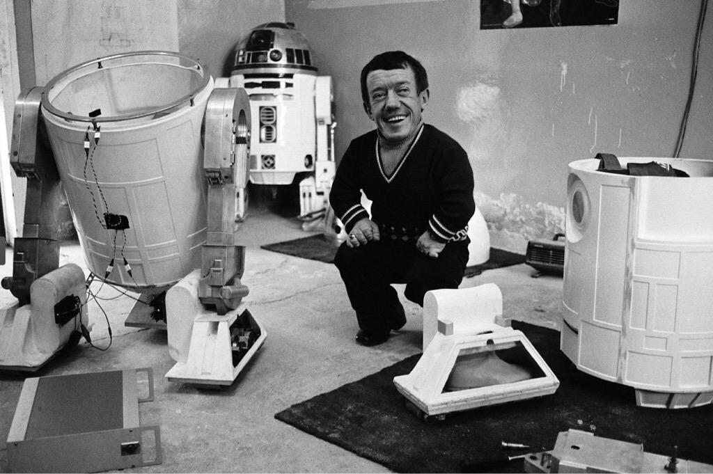 Happy 81st Birthday to the man who brought R2-D2 to life, Kenny Baker! 