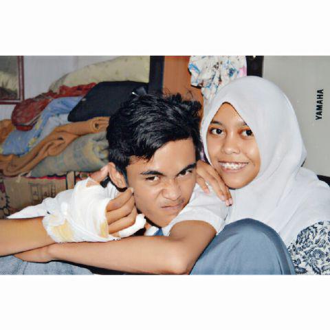 AhmadCcaca's tweet photo. Makasih syang udh mau susah seneng bareng ahmad,bahkan ahmad lg sakit juga kamu sering ada disamping ahmad,loveyou:*♥ http://t.co/Zo6rdsJ7kc