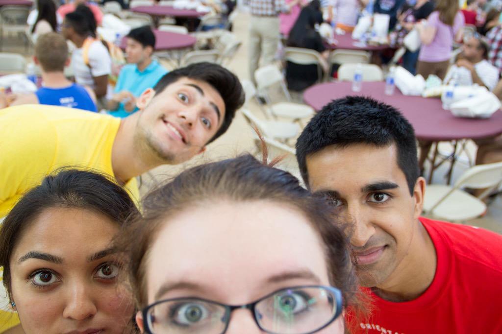 CMUOrientation's tweet photo. Working hard or hardly working? #MoveIn #BuildingBridges http://t.co/Ew2HnDAu5X