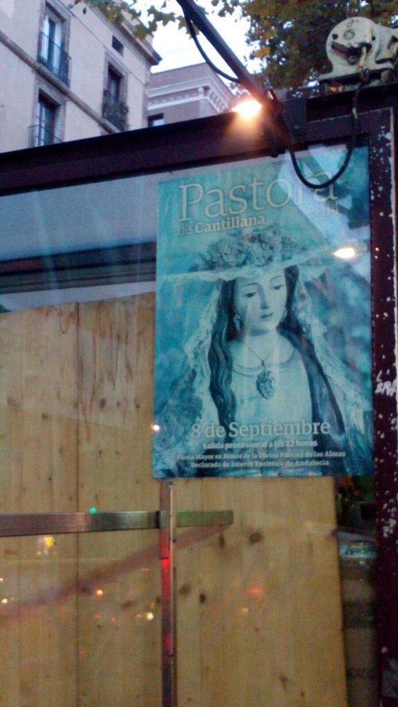 pepegomezpalas's tweet photo. Fíjense lo que se ha encontrado el amigo @Antoniio_aag en plenas Ramblas de Barcelona. http://t.co/ySSodwxYko