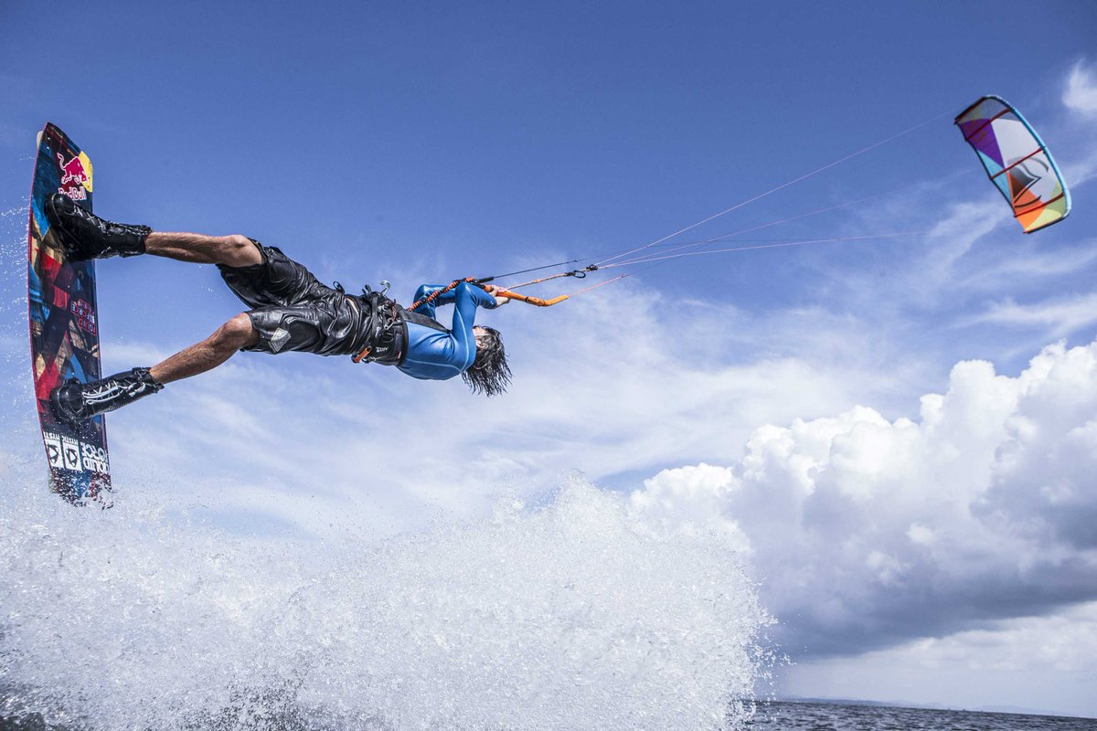 AlmaExtrema's tweet photo. ¡Feliz viernes! Te deseamos buenos vientos este fin de semana. #kitesurf @ChristopheTack http://t.co/Sx4ccA0V6X