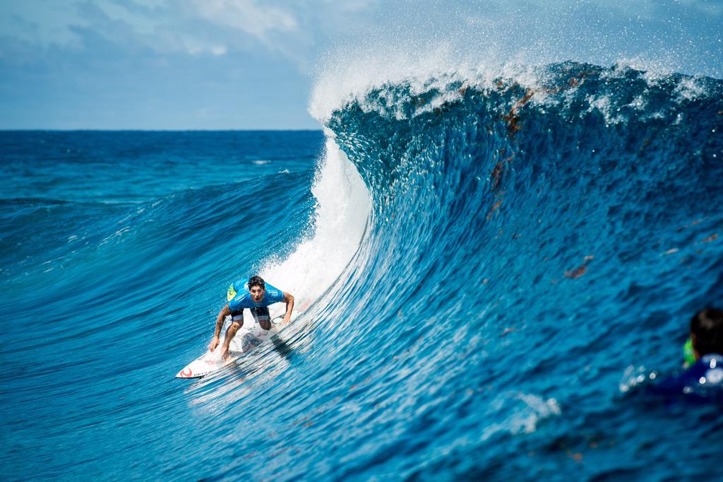 ripcurl's tweet photo. The waiting game continues but the #BillabongProTahiti will run at some stage today, on hold till 9:30am http://t.co/6K6jMrfJdI