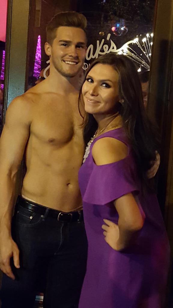 middletonoddrey's tweet photo. Can we just ship them😍😍❤️ #claudrey http://t.co/HDW6YL7mu2