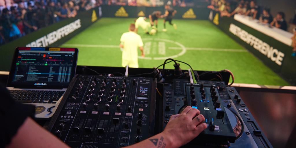 adidas_ES's tweet photo. .@MarceloM12 y @GarethBale11,padrinos de lujo para el torneo #BeTheDifference en Madrid! ¡MAÑANA CAMBIO HORARIO: 16h! http://t.co/CkMJZSqt7k