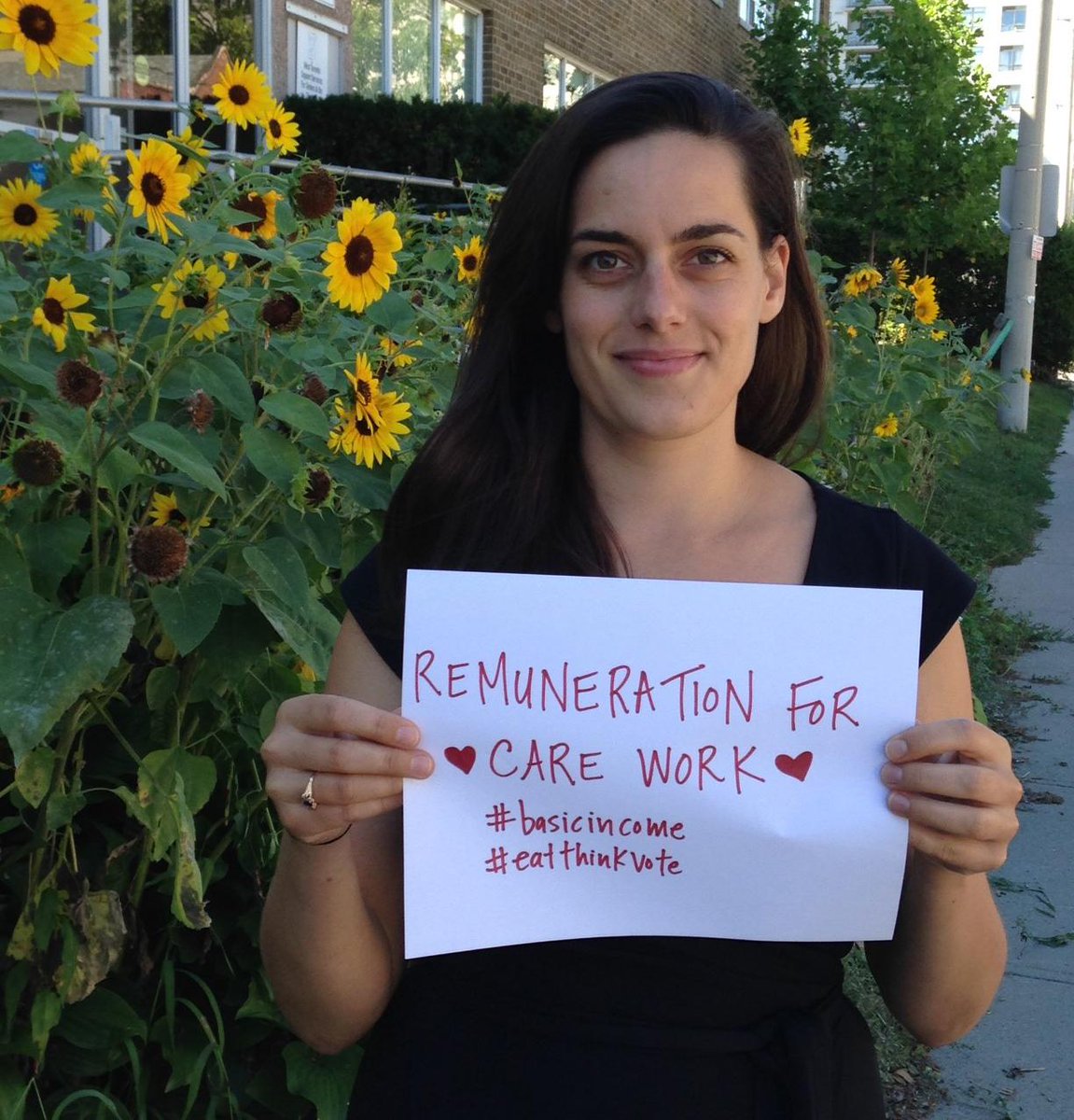 RightToFoodCA's tweet image. What does a #basicincome mean to you? Give Canadians a solid floor to stand on #eatthinkvote cfccanada.ca/news/giving-ca…