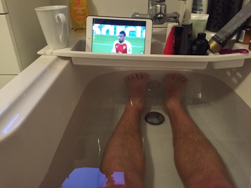 JamieWa34844540's tweet photo. Copying off @Clayts15 after bootcamp circuits and sprints tonight.. #quickerRecovery #BetterToes? 😜 http://t.co/JGZzNHxcPN