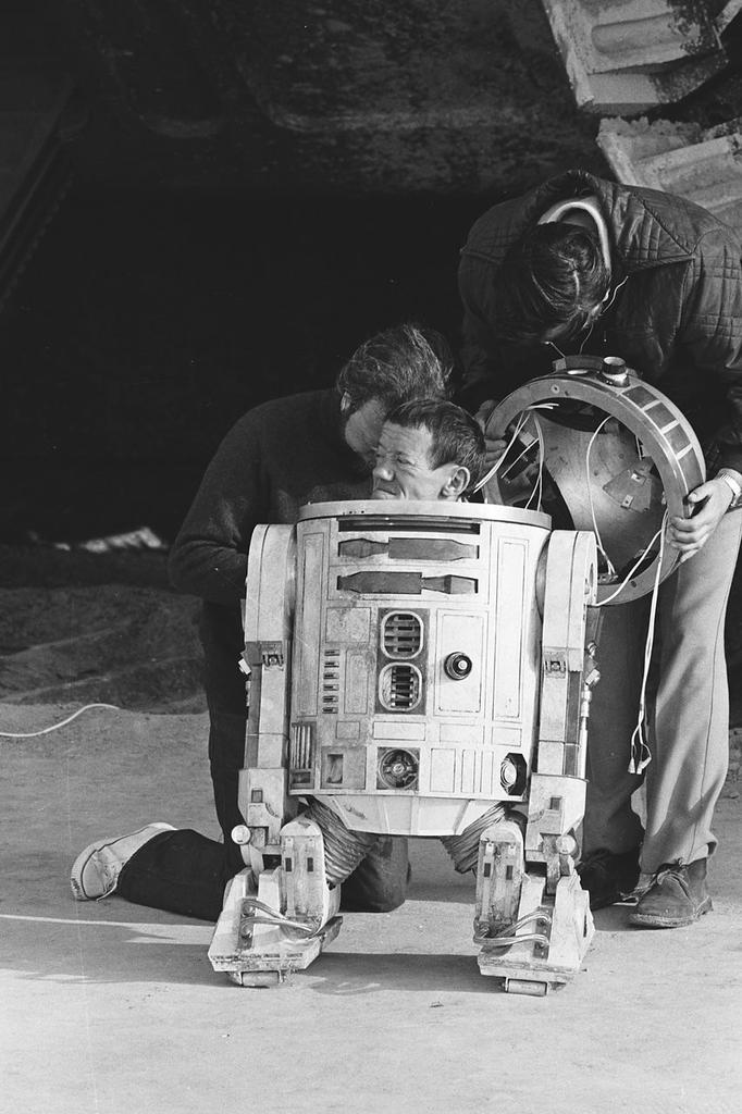 Happy birthday, Kenny Baker! The actor that brought everyone\s favorite astro droid to life turns 81 today 