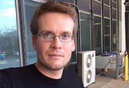 Happy Birthday John Green meu escritor favorito       