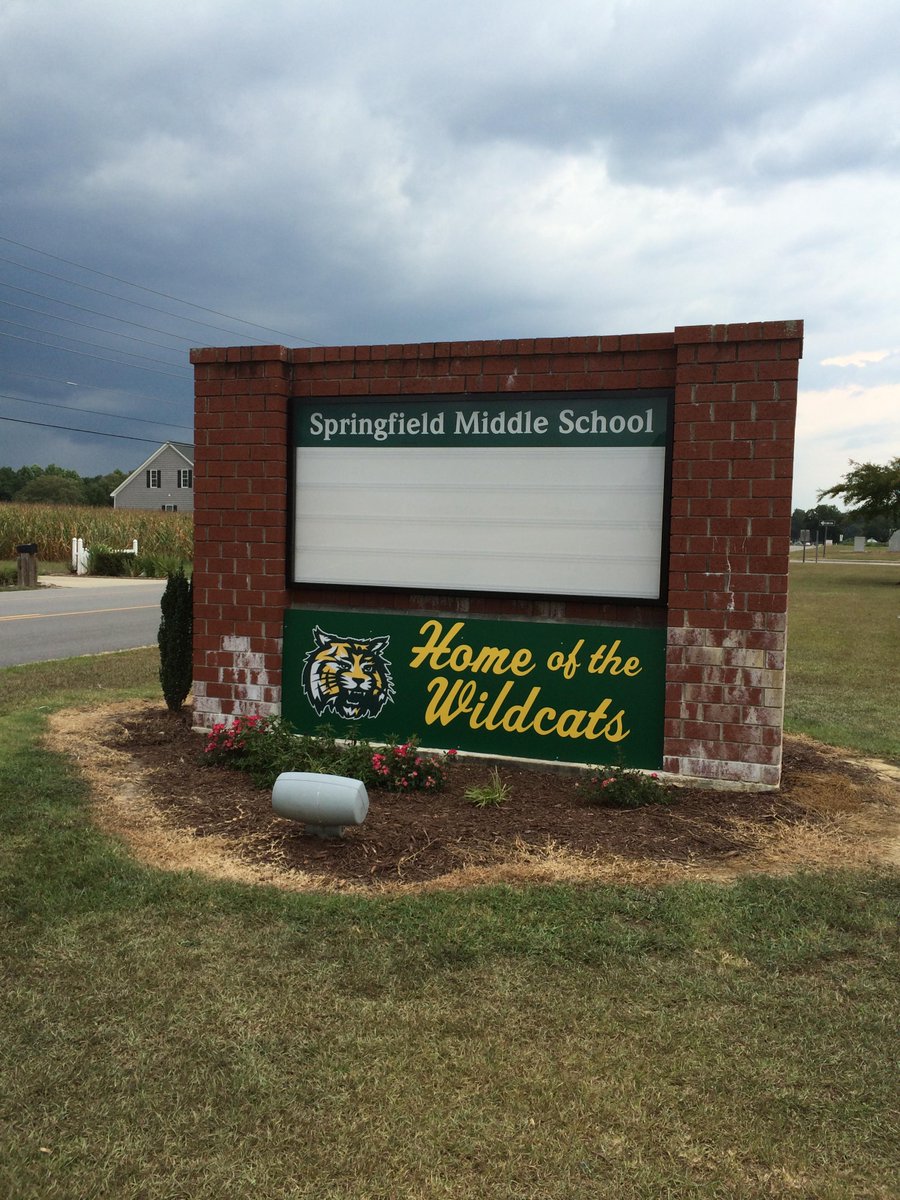 SFMSwildcatway's tweet photo. Love our new sign.  #SFMSwildcatway http://t.co/dJS15Yf3rF