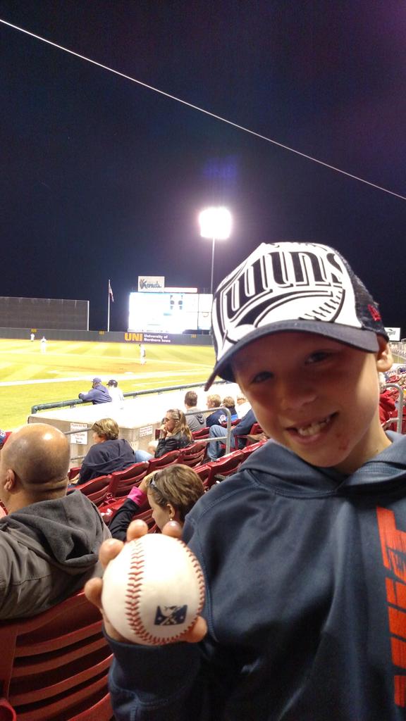 aaronc1979's tweet photo. perfect time at #PerfectGameField got a foul ball in the 1st and saw the @CRKernels bat around twice through 4!! http://t.co/YaIoLAtxbR