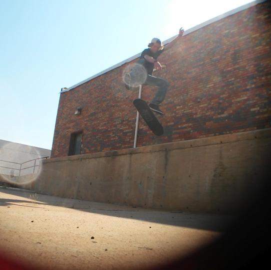 tmanroark's tweet photo. My biggest kickflip http://t.co/s7jCwC9a8M