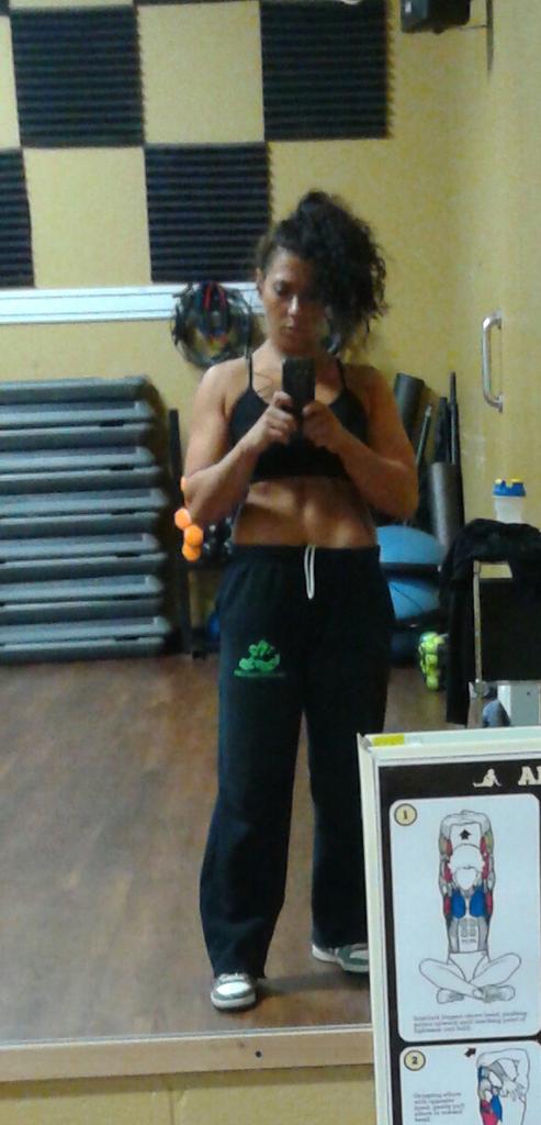 AndeCarlomusto's tweet photo. Im bringing back the side pony....why not?! #fitfam #crazytrainer #Beyou http://t.co/CZ5b6d5oPp