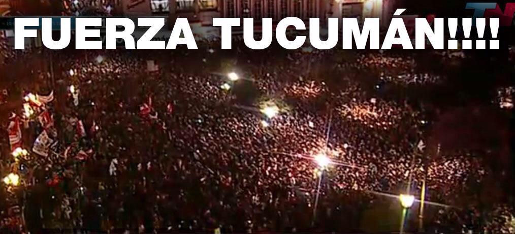 jlzorzi's tweet photo. Los tucumanos ruegan de rodillas "Le pedimos a los argentinos que se unan a nosotros" Por favor #Tucumanazo http://t.co/WSor5N8g4c