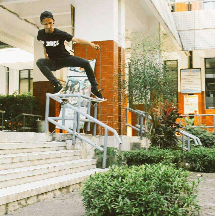 Thank you <a href="/dinar/">Adult</a> for wearing our product! You're so cool! 🙌