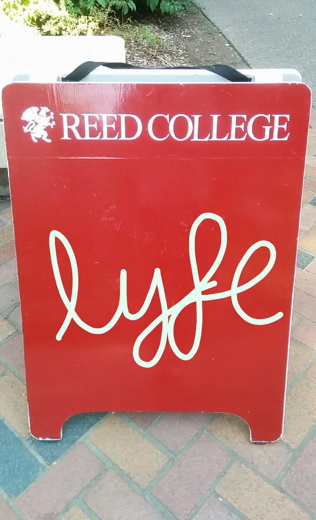 NSCCreed's tweet photo. New students, lyfe awaits!!!! @ReedResLife http://t.co/KMjHMzQs2J