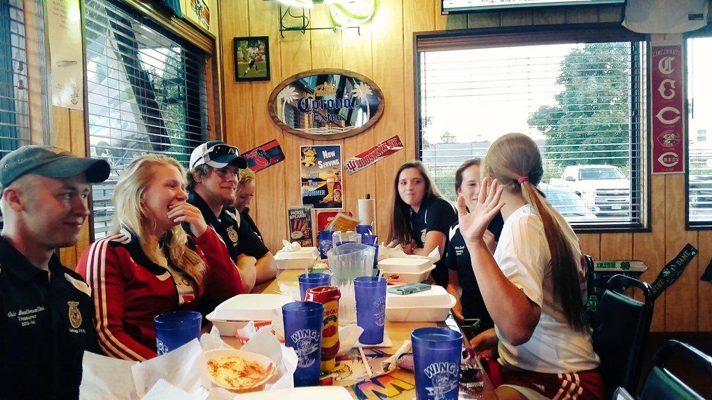 Officers eating good at wings tonight