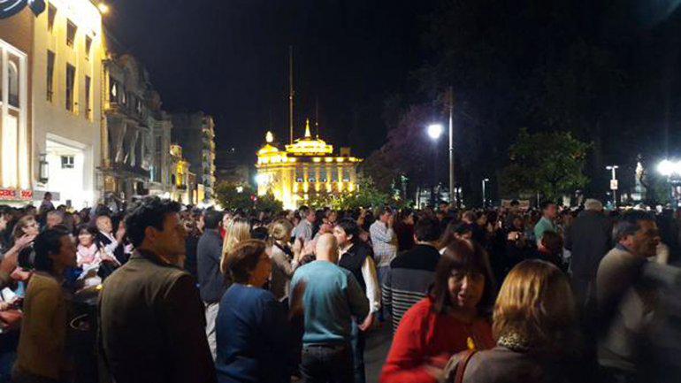 Infomedia24hrs's tweet photo. #AHORA #TucumanElige - #FraudeEnTucuman - #Tucumanazo !!! en el jardín de la República  📷 http://t.co/Lxn6ElNOCB