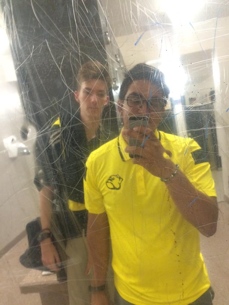 Juanchito55's tweet photo. Shoutout to Goldwater with these fresh mirrors. But @ayeitstannerrr and I looking 💯🔥 #BGGolf http://t.co/aRSXHOFIhG