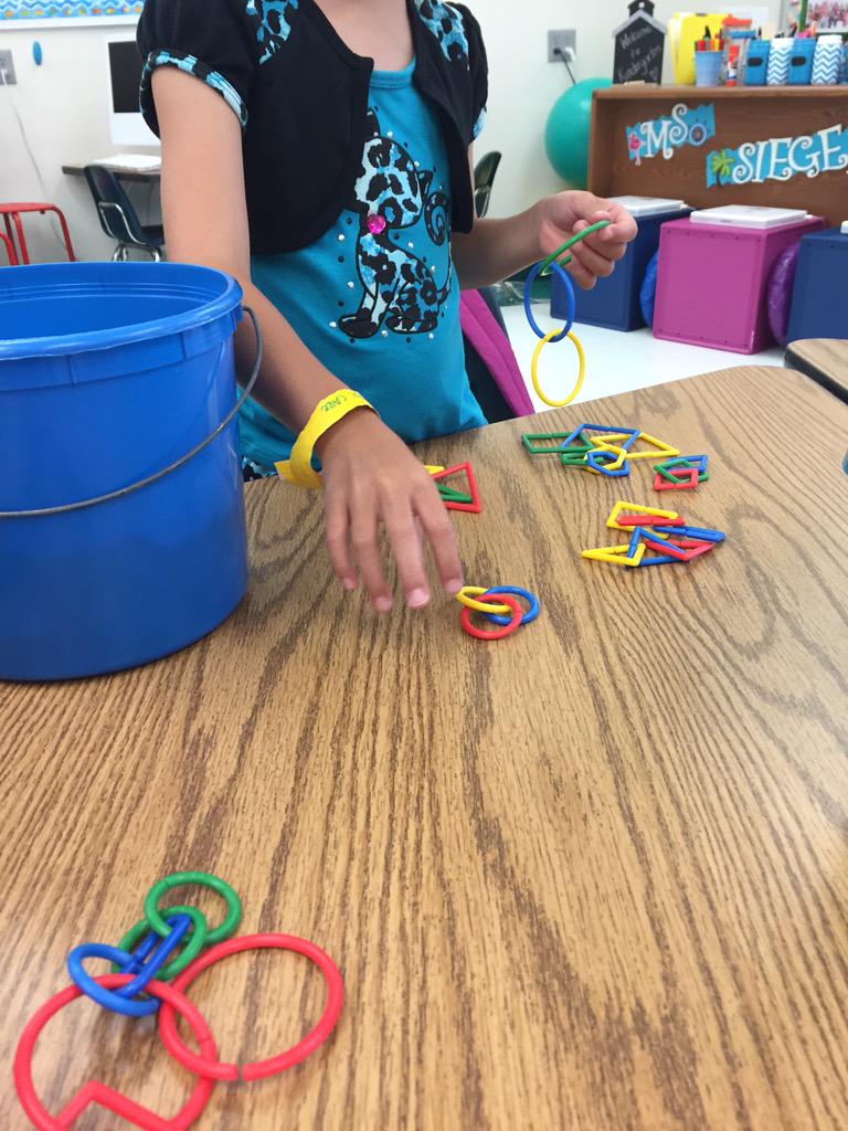 KinderGators134's tweet photo. First day of Kindergarten fun! We met so many new friends today at school! #firstdaybroward #backtoschool #kinderchat http://t.co/AW1lY1VOjs