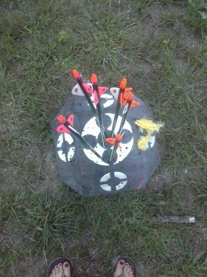 StarThompson10's tweet photo. Love shooting w him 💜 can't wait to get in the stand :) mine are the pink w American flags , masons are orange http://t.co/Af8KDeqR6f