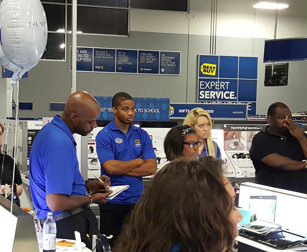 ipp_alex's tweet photo. BBY SAS 2911GM taking notes at #SamsungTraining #SamsungNote5 #Dallasdistrict @Krivs14 @nickphill79 @RicardoMilliman http://t.co/epIRjcKJqf