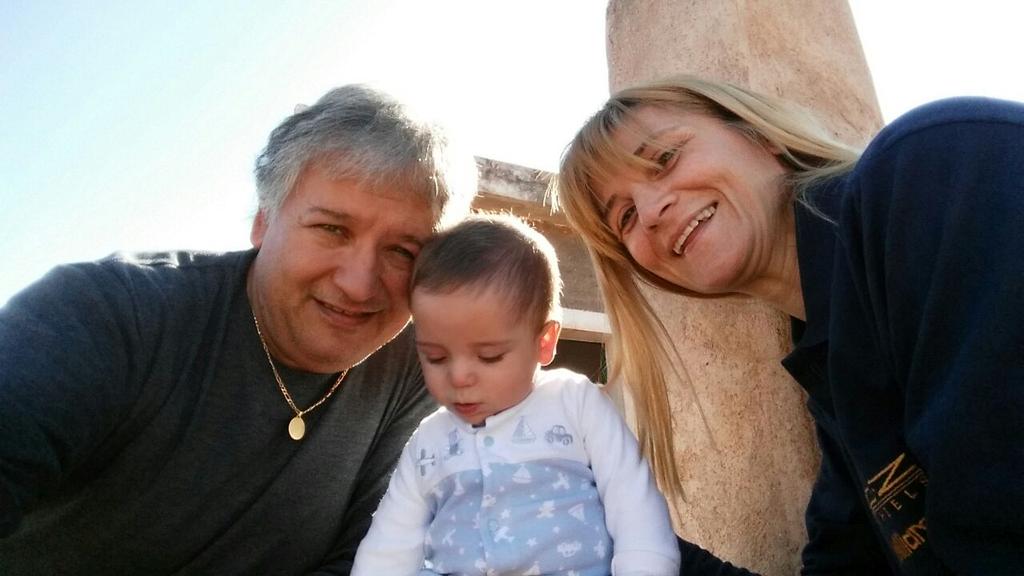 nadinareynoso's tweet photo. La pregunta es... como un ser tan chiquito puede hacernos tan feliz... http://t.co/QB3mCIdHJh