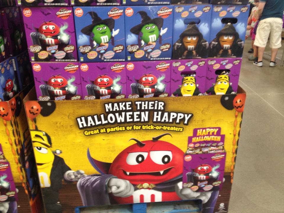 GreggWGME's tweet photo. Haven't even gone #backtoschool yet & they're hitting us w the #Halloween candy! #ILikeM&Ms but #TooSoon! http://t.co/ZRKJQ0KKha