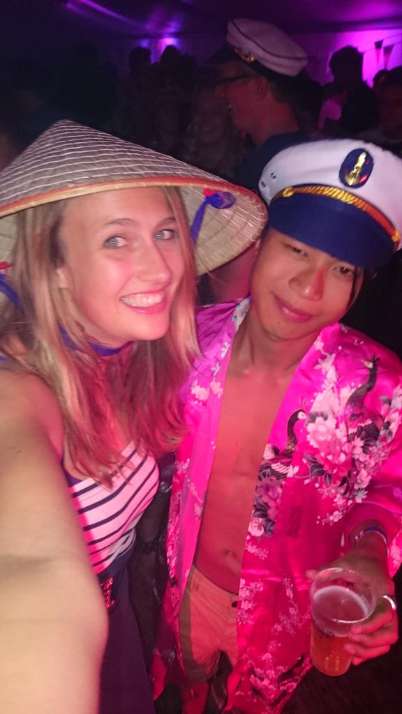 TeamNavy2015's tweet image. Hoedjes ruil met team Roze!  Teamroze.nl @IntroAlmere  #introalmere