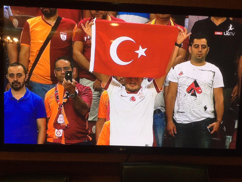 06melihgokcek's tweet photo. OSMANLISPOR GS'YI 2-1 YENDİ...BÜYÜK BAŞARI...AMA EN ÖNEMLİSİ MAÇIN SERONOMİSİNDEKİ ENSTANTANELERDİ... http://t.co/G5x9xUmnj8