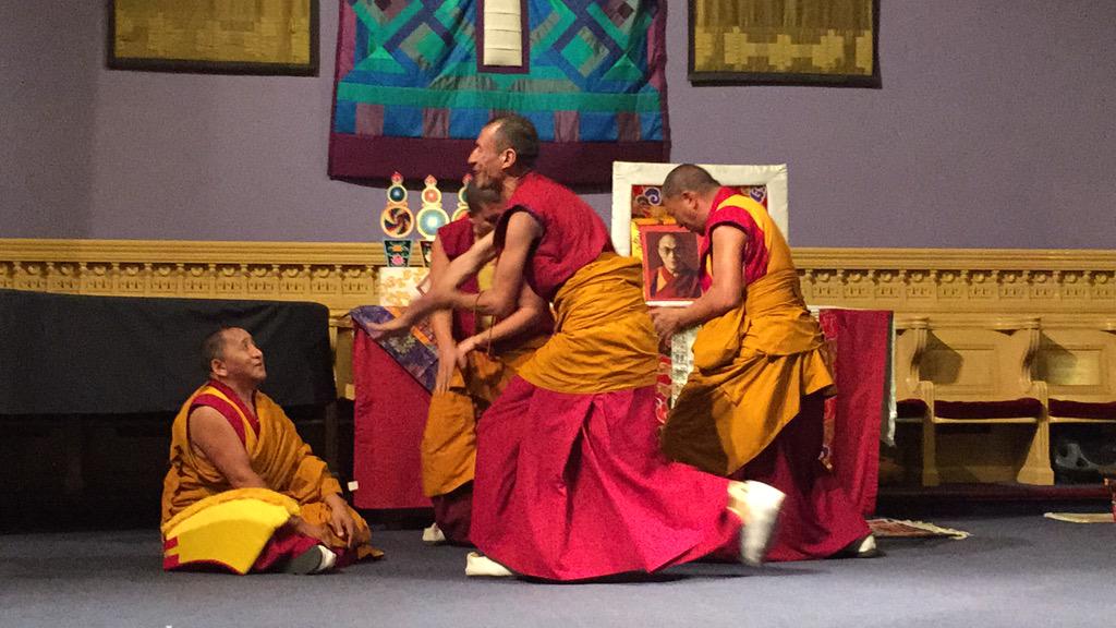 varapunya's tweet photo. @LordProvostAbdn #tibet dance #addressing #Tibetan culture @varapunya http://t.co/WzTP84Q63g