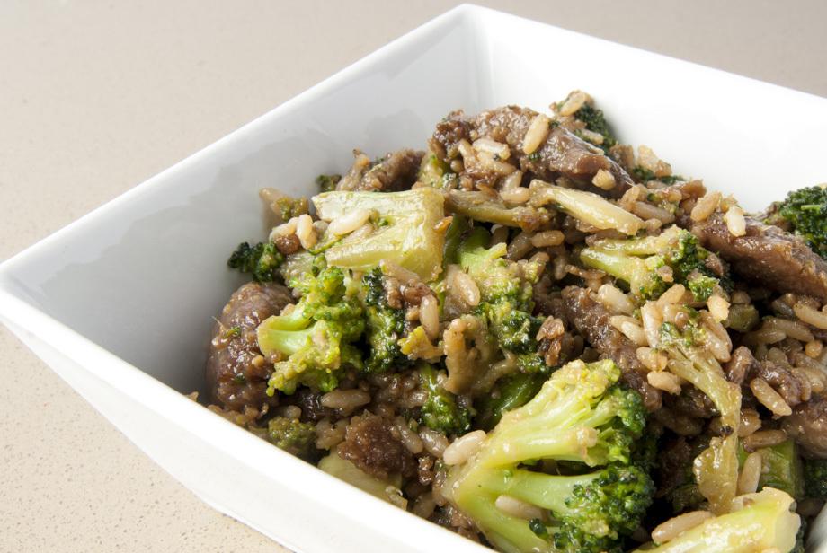 mackenziear's tweet photo. Healthier Beef With Broccoli + Why I Haven’t Blogged in 3 Months (HUGE NEWS) http://t.co/86l2Q5cfTg http://t.co/AxA6GWZ121