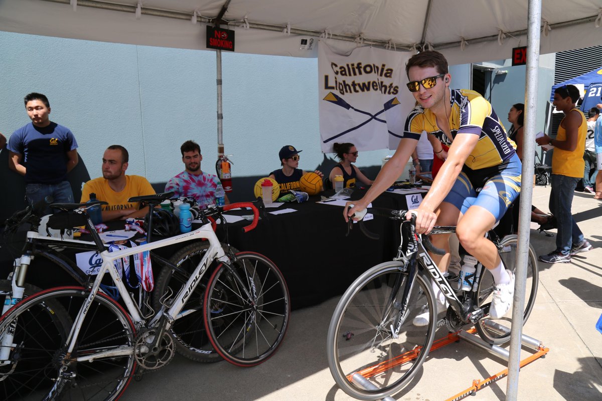 berkeleyrecwell's tweet photo. 1 Hour before #Caltopia2015 ends! Hurry up! Have you visited our Sport Clubs and Intramural Sports tables? http://t.co/R51yjuAXYF