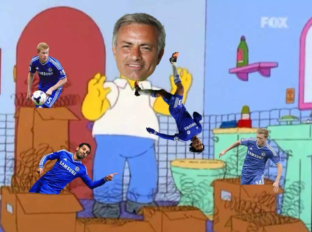 SoloFutbolMemes's tweet photo. JAJAJAJAJA ESE MOURINHO CON LOS FICHAJES. http://t.co/9HHiJ5u6MD