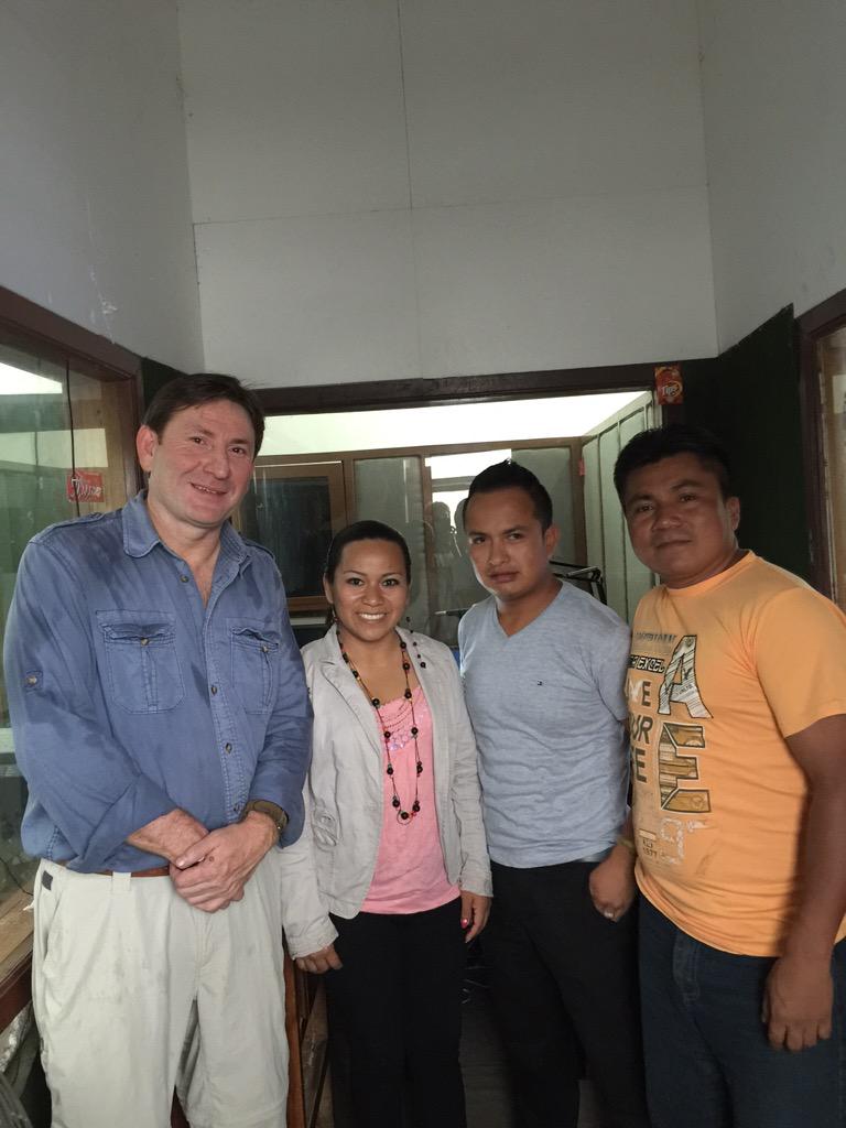 fortizvizuete's tweet photo. Con amigos de radio La voz del Arutam @RadioArutamEc  Piedad, Flavio y Luis http://t.co/c3bC3Q4D5R