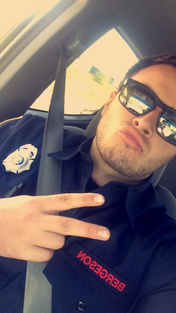 cowabe11's tweet photo. #toolbagselfie #oakley #uniformswag #seasidefire http://t.co/qwmlme2Aa6