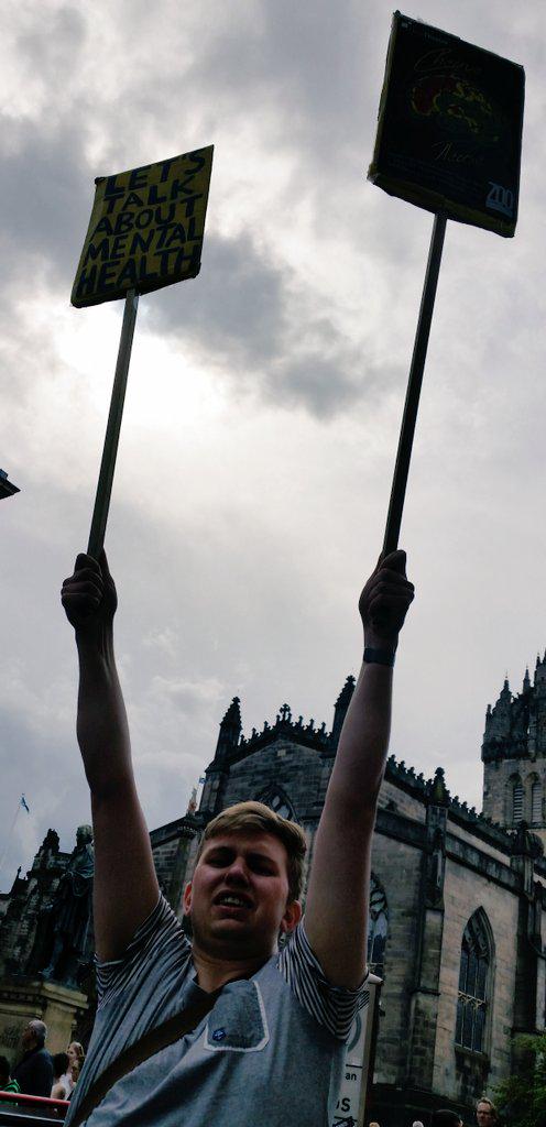 ChequePleaseEd's tweet image. Big thanks to @OllieShortt for lending some height to our signs on a cloudy day - 11am tomorrow @ZOOvenues #edfringe