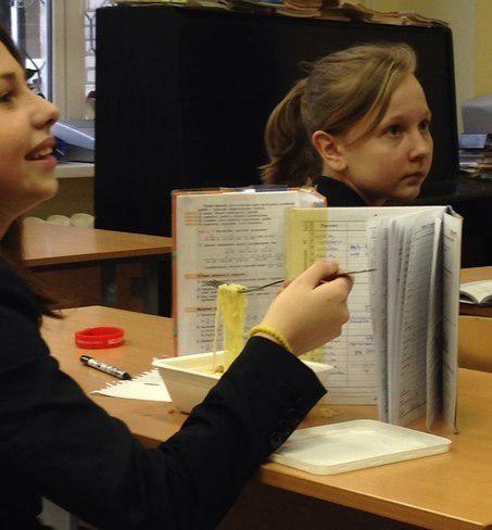 sinus_l's tweet image. "Дети ,это последний год в школе,вы должны приложить много усилий,чтобы сдать экзамены"
Я: