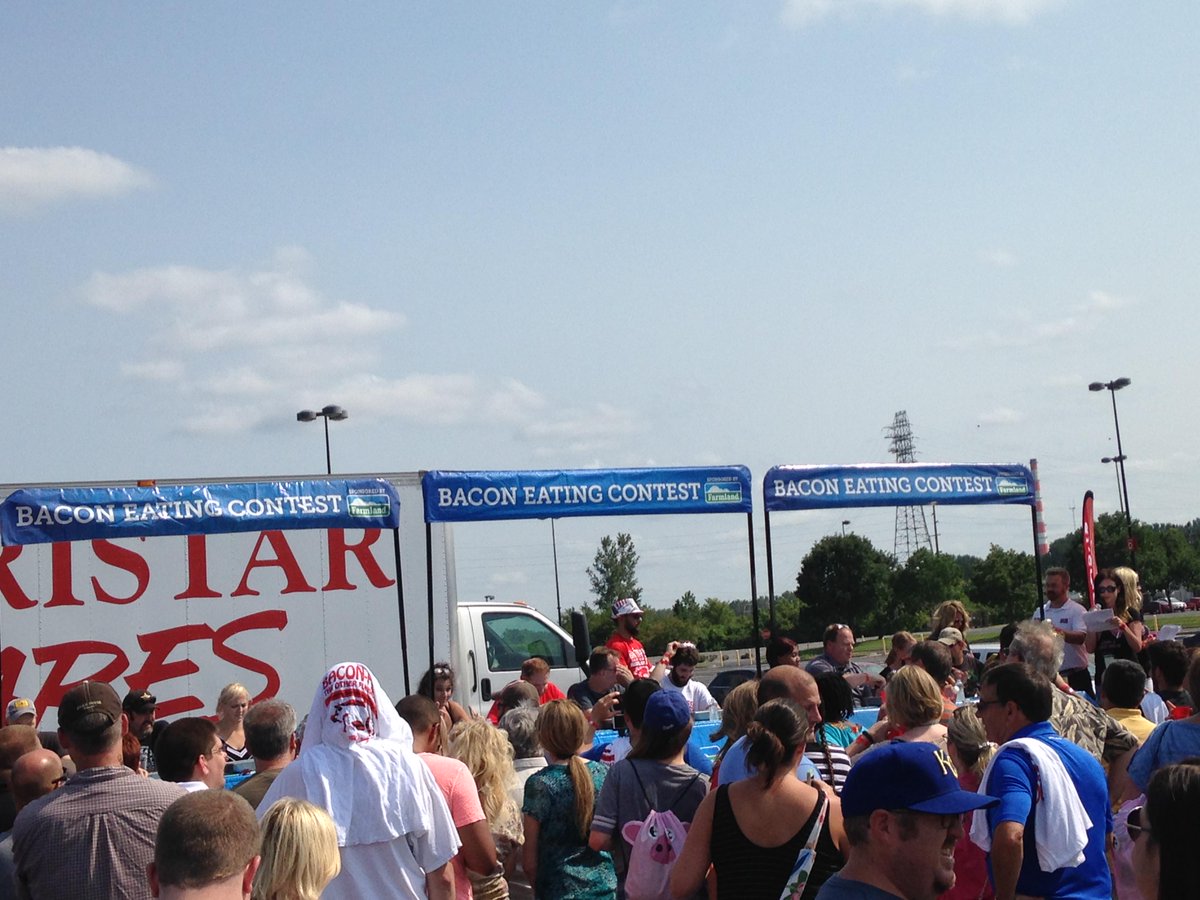 FarmersJenna's tweet photo. Had a great time at @BaconFestKC last weekend! #WeAreFarmers http://t.co/Pu4xKfbrBo