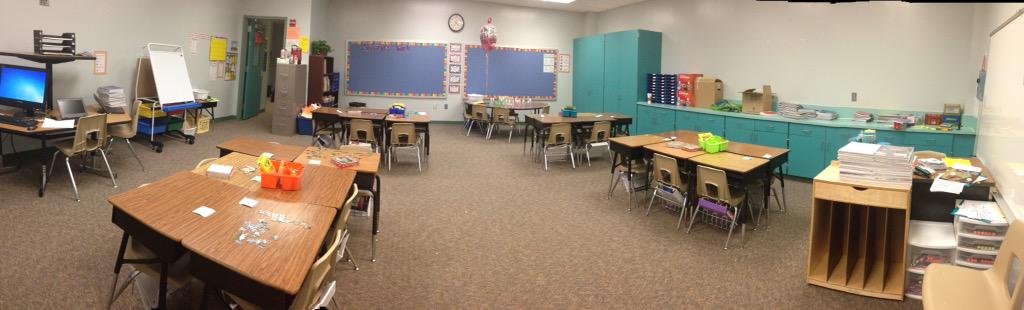 TechTeacherLiv's tweet photo. Lots of learning happened here today! Love my job!!! #rae3rdgrade @RAEinKaty http://t.co/CPtUpWgnP2